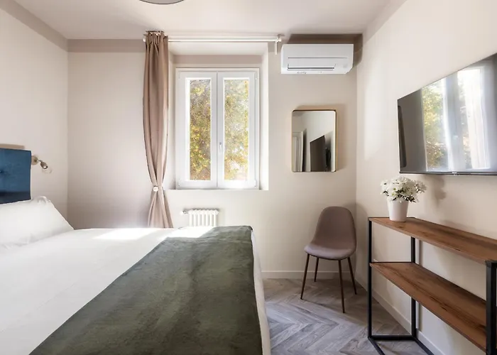 Vatican Stunning 2 Bedroom Apartament *