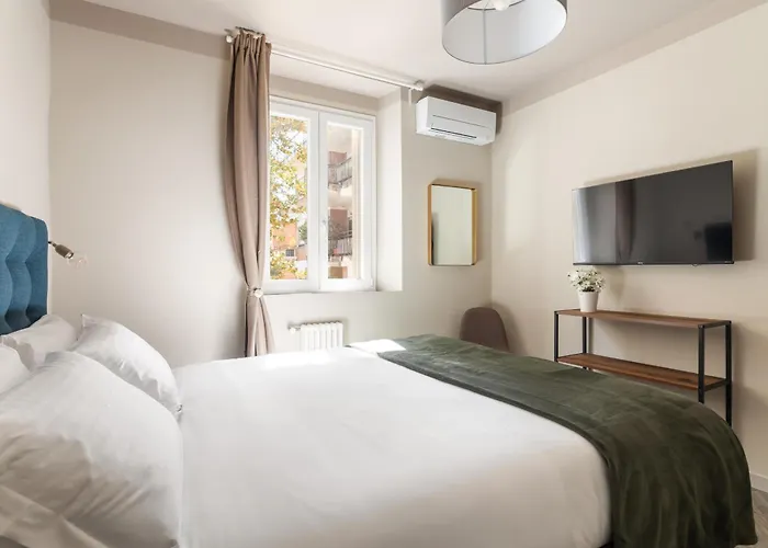 Vatican Stunning 2 Bedroom Apartament *